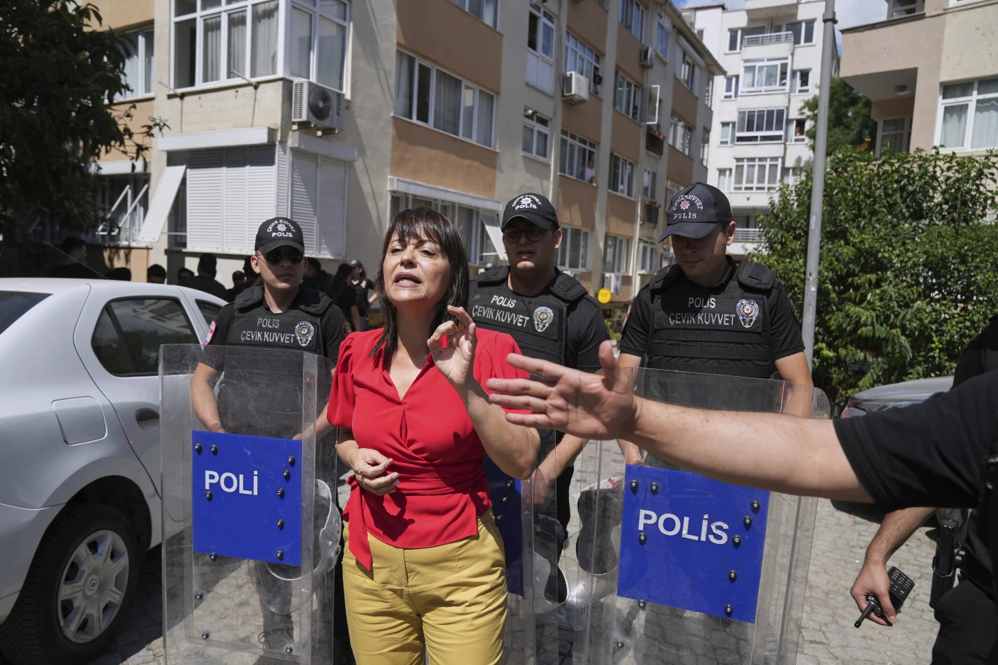Η τουρκική αστυνομία συνέλαβε πάνω από 50 άτομα στην «πορεία Pride της Κωνσταντινούπολης»