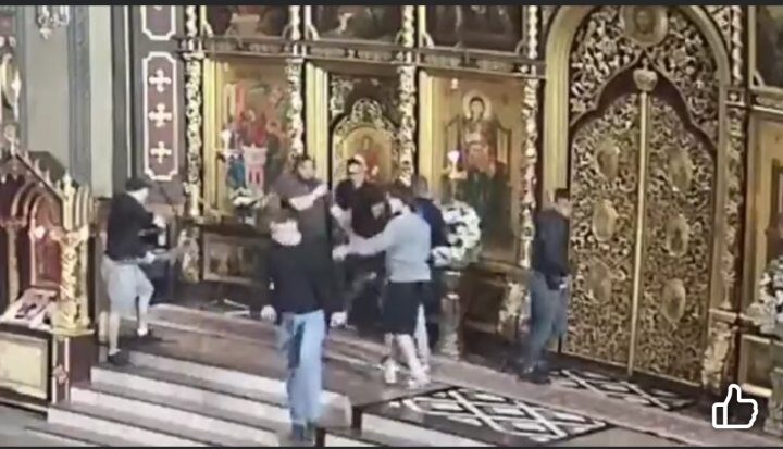 Διώκουν Ορθοδόξους στην Ουκρανία – Βεβηλώνουν εκκλησίες, ξυλοκοπούν ιερείς (BINTEO)