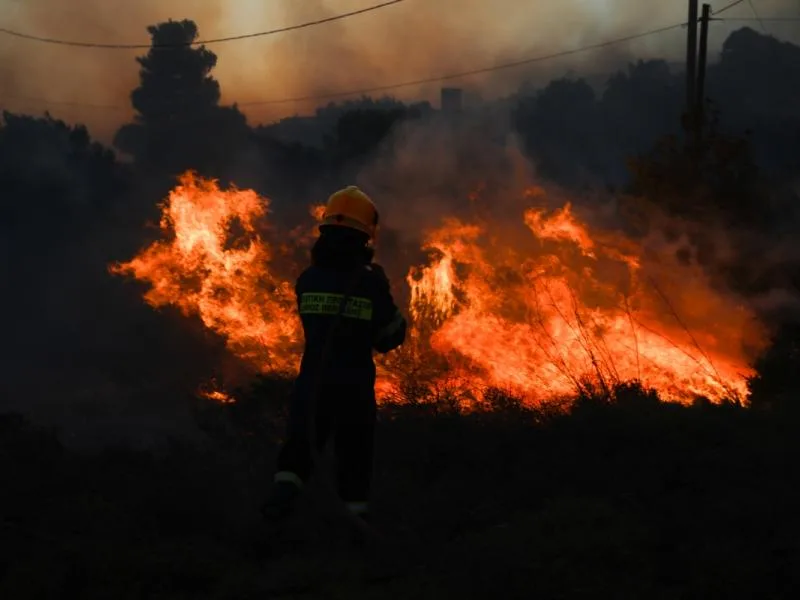 Πολύ υψηλός κίνδυνος «ΦΩΤΙΑΣ» αύριο σε Αττική, Κύθηρα, Εύβοια και Κρήτη!