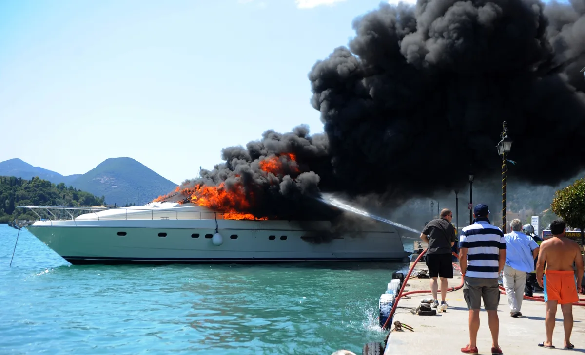 «ΣΥΝΑΓΕΡΜΟΣ»: Φωτιά σε σκάφος στο Πόρτο Χέλι!