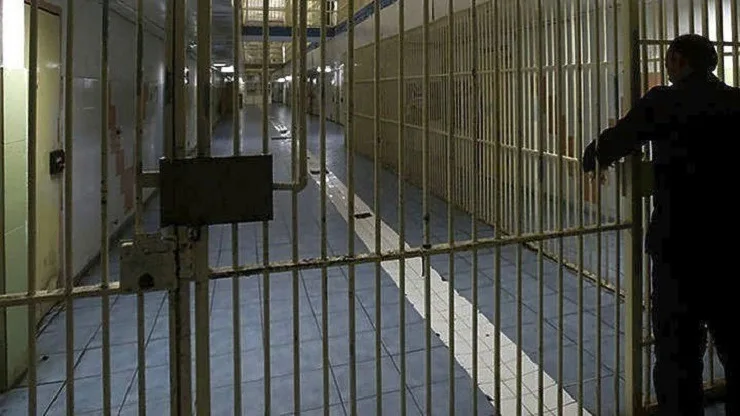Στη «φυλακή» ο ηλικιωμένος οδηγός που απειλούσε με πέτρες τους αστυνομικούς στο Ηράκλειο
