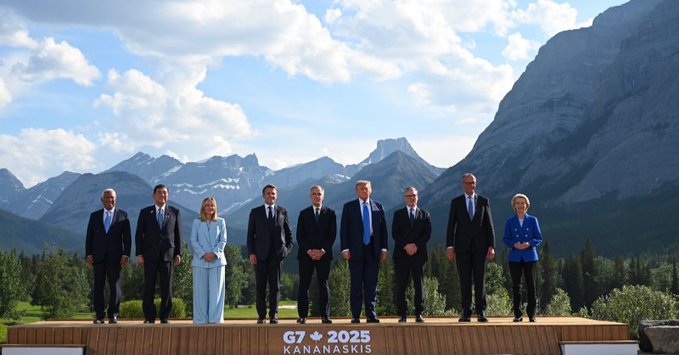 Η φον ντερ Λάιεν επαναλαμβάνει τη στάση της G7 σχετικά με την κρίση στην Μέση Ανατολή