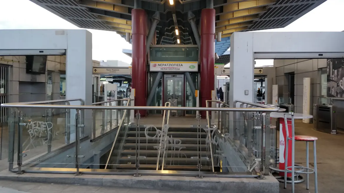 Άγρια επίθεση στη γέφυρα του «Mall» – Πολίτες πήραν τον νόμο στα χέρια τους
