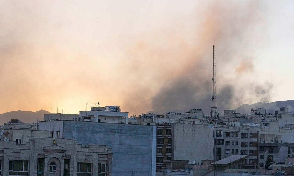 Ηχούν «ΣΕΙΡΗΝΕΣ» στο Ισραήλ λόγω πυραυλικής επίθεσης του Ιράν