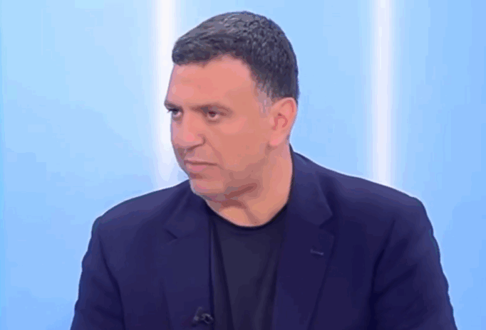 Ο «ΑΣΧΕΤΟΣ ΚΙΚΙΛΙΑΣ» – Μπέρδεψε τα στενά του ΟΡΜΟΥΖ με την ΔΙΩΡΥΓΑ ΤΟΥ ΣΟΥΕΖ (ΒΙΝΤΕΟ)