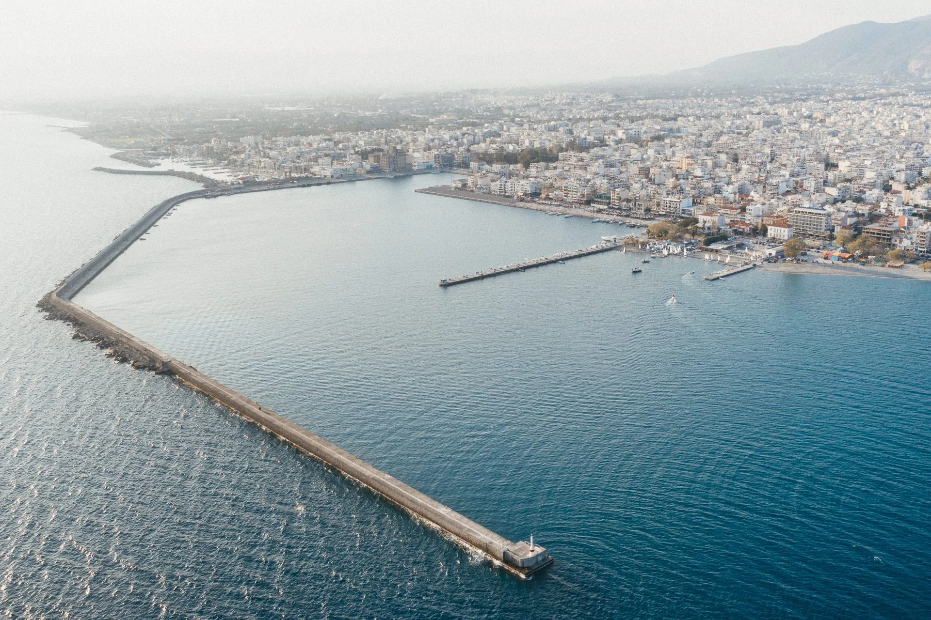 Καλαμάτα: Βρέθηκε οβίδα του Β’ Παγκοσμίου Πολέμου στο λιμάνι!