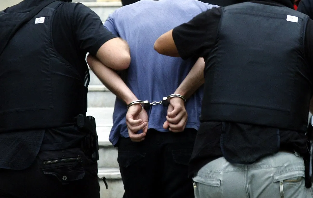 Σύλληψη 45χρονου στον Προαστιακό – «Μπήκε» σε βαγόνι «κουβαλώντας» μαχαίρι