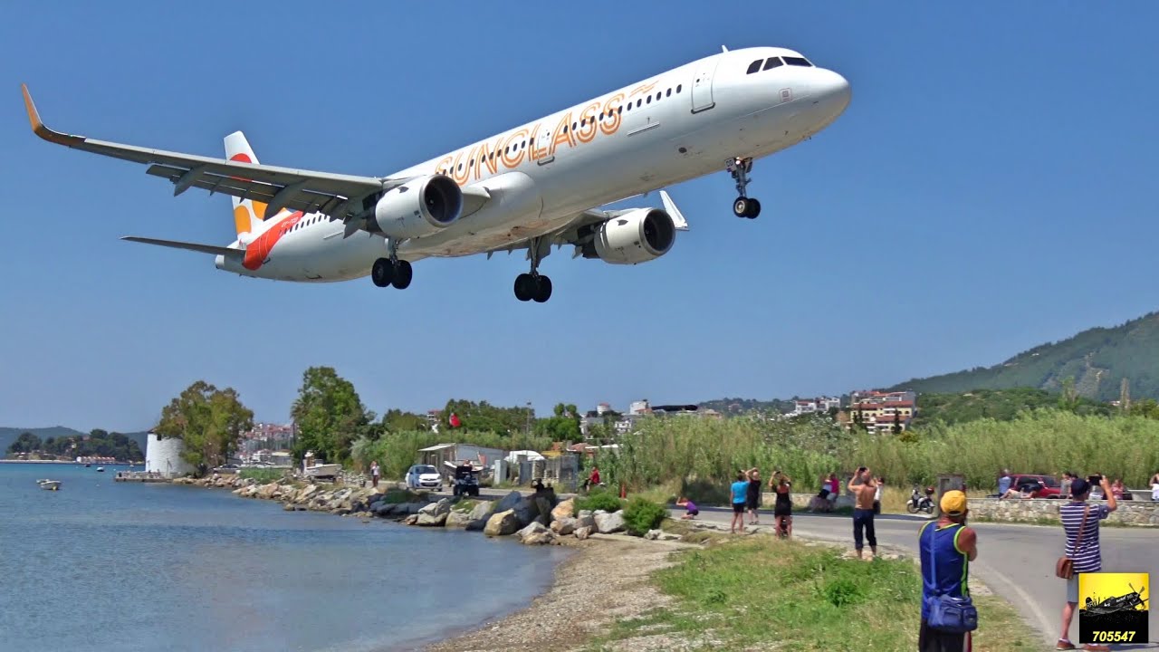 Παιχνίδι με τον «θάνατο» στη Σκιάθο – Το «plane spotting» προκαλεί ανησυχία και ατυχήματα
