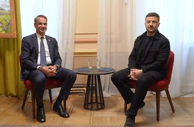ΜΙΑ ΚΑΡΕΚΛΑ ΠΙΟ «ΚΑΤΩ» – Μητσοτάκης σε ρόλο χρήσιμου κομπάρσου!