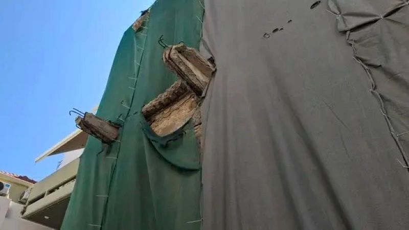 «ΣΟΚ» για περαστικούς  – Μπαλκόνι «ξηλώθηκε» και «έπεσε» στο κέντρο του Ηρακλείου