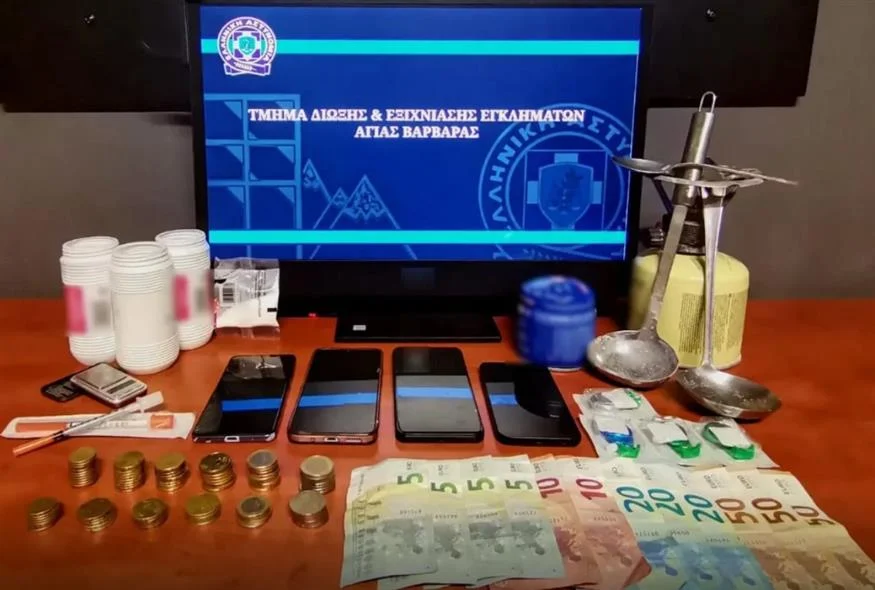 Εργαστήριο «crack» μέσα σε σπίτι – 60 χρήστες τη μέρα, 3 συλλήψεις! (ΦΩΤΟ)