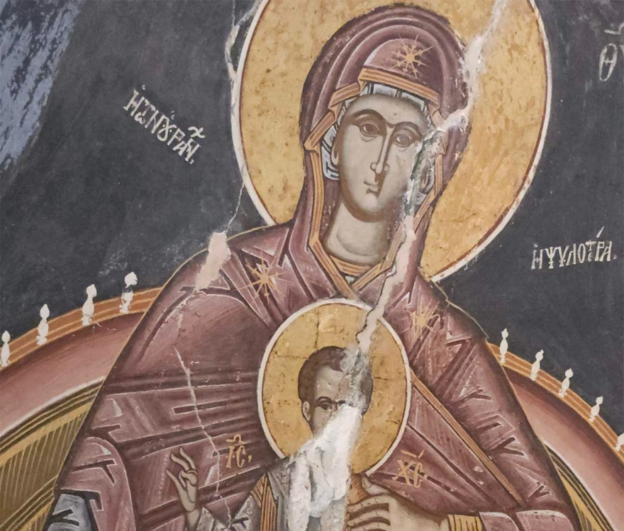 Κατέρρευσαν τρούλοι, έπεσαν πολυέλαιοι – Οι Μονές του Άθωνος μετρούν τις πληγές τους (ΦΩΤΟ)