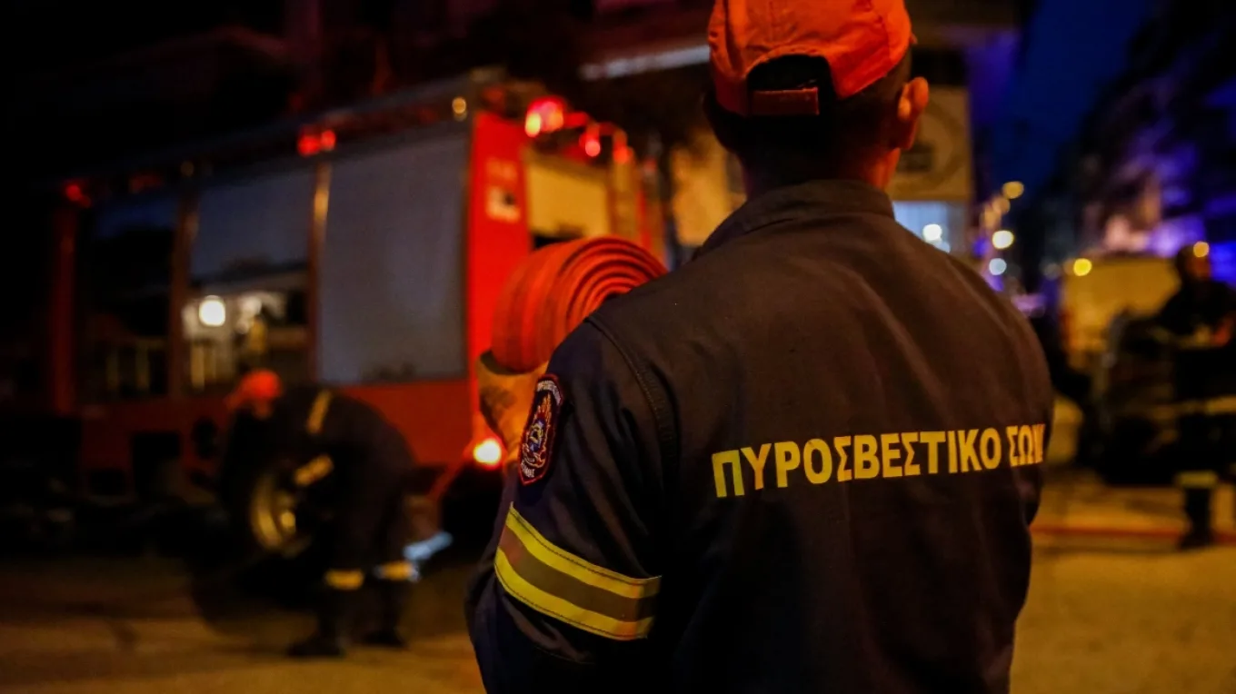 Νυχτερινή πυρκαγιά στην οδό Μάρνη – Άμεση επέμβαση της Πυροσβεστικής