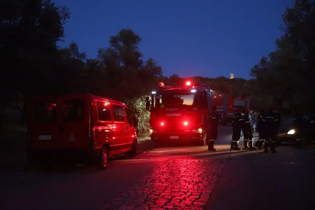 Συναγερμός στην Εύβοια για φλεγόμενο αυτοκίνητο: Σώος ο οδηγός, στάχτη το όχημα