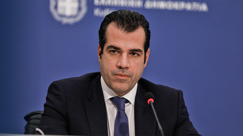 Σαν «δαρμένος» ο Πλεύρης – Τον άφησαν να εκτεθεί και τώρα τον ψαλιδίζουν;