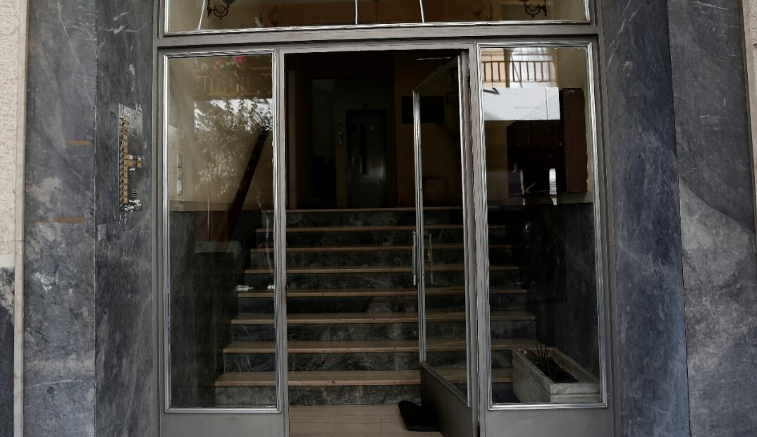 «Βοηθούν» τουρίστες και τους ξαφρίζουν – Νέα απάτη στο κέντρο