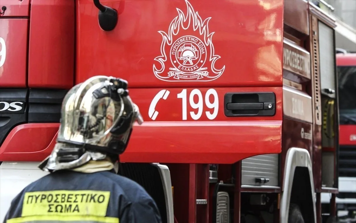 «ΦΩΤΙΑ» σε διαμέρισμα στον Πειραιά!