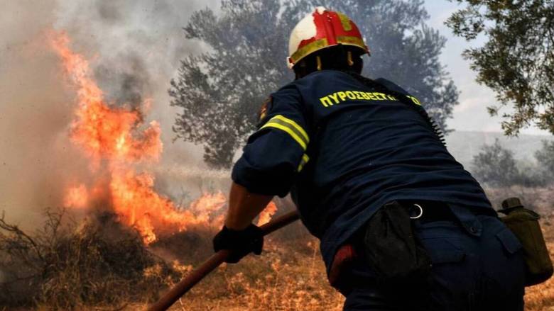 «ΦΩΤΙΑ» στα Σταμνά Μεσολογγίου – Ηλικιωμένοι «απομακρύνθηκαν» με λεωφορείο του Δήμου!