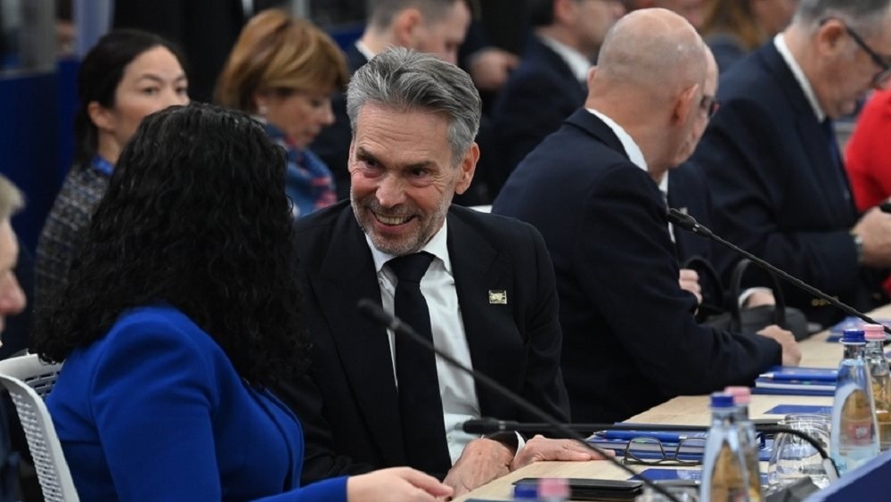 «Κατέρρευσε» η κυβέρνηση στην Ολλανδία – «Παραιτήθηκε» ο πρωθυπουργός, Ντικ Σχοφ