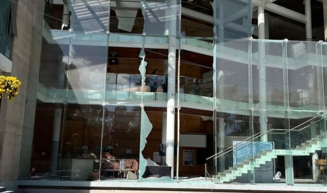 Σεισμική «κόλαση» 6,4 Ρίχτερ – Έσπαγαν τζάμια, 20.000 νοικοκυριά χωρίς ρεύμα (Βίντεο)
