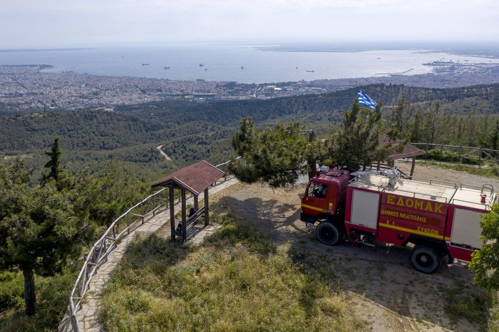 «ΑΠΑΓΟΡΕΥΣΗ ΚΥΚΛΟΦΟΡΙΑΣ» στο Σέιχ Σου λόγω μεγάλου κινδύνου πυρκαγιάς!