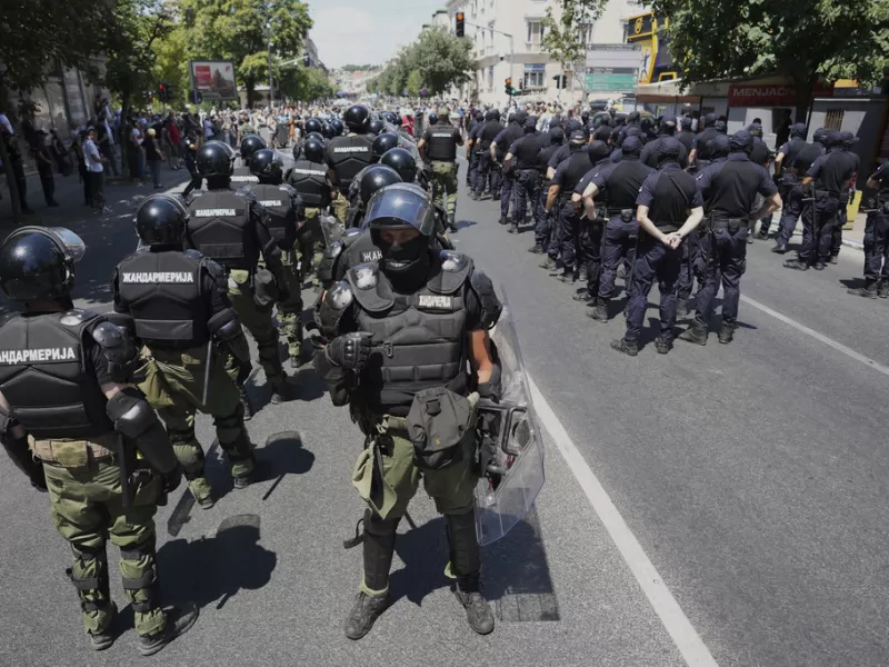 Ανεξέλεγκτη κρίση στη Σερβία – Οι φοιτητές στους δρόμους!