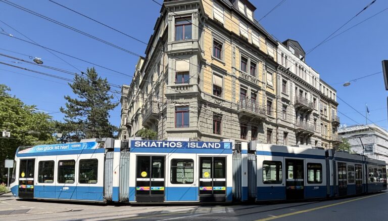 Η Σκιάθος «ταξιδεύει» στο τραμ της Ζυρίχης – Καμπάνια προβολής στην καρδιά της Ευρώπης