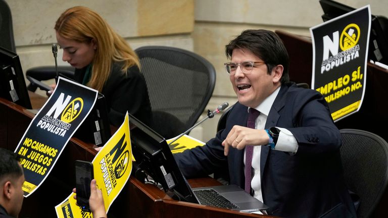 Ο Κολομβιανός γερουσιαστής Ουρίμπε «παλεύει για τη ζωή του» μετά από πυροβολισμούς