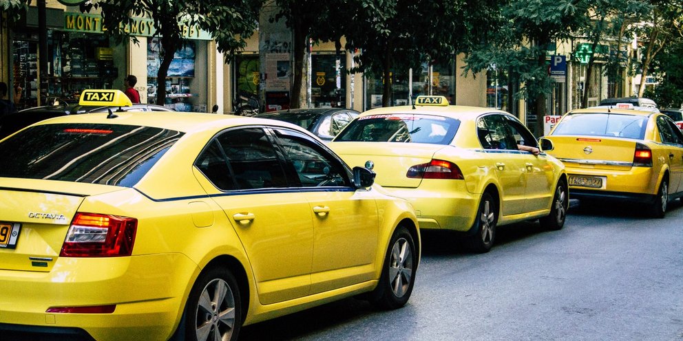 «ΣΑΡΩΤΙΚΟΙ» έλεγχοι της ΕΛ.ΑΣ. σε «πιάτσες» ταξί – «41» παραβάσεις