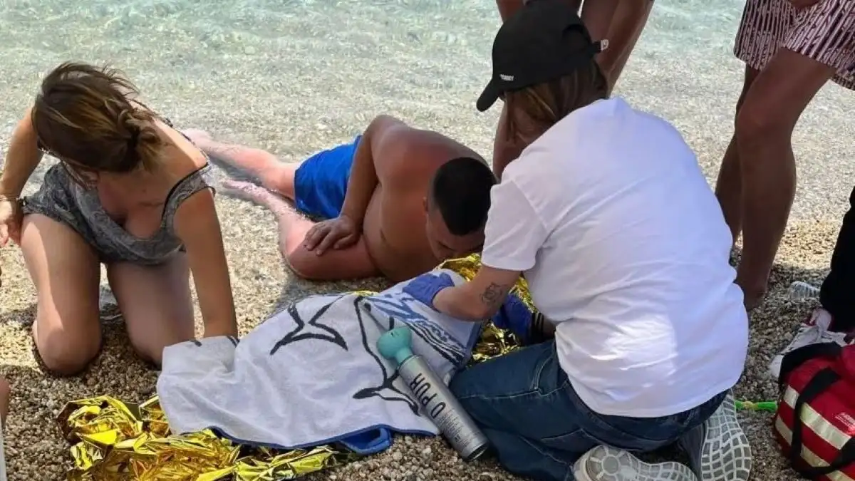 «ΣΟΚ» 4χρονος έπαθε ανακοπή μέσα στο νερό – Τον επανέφερε γιατρός που βρισκόταν στη παραλία