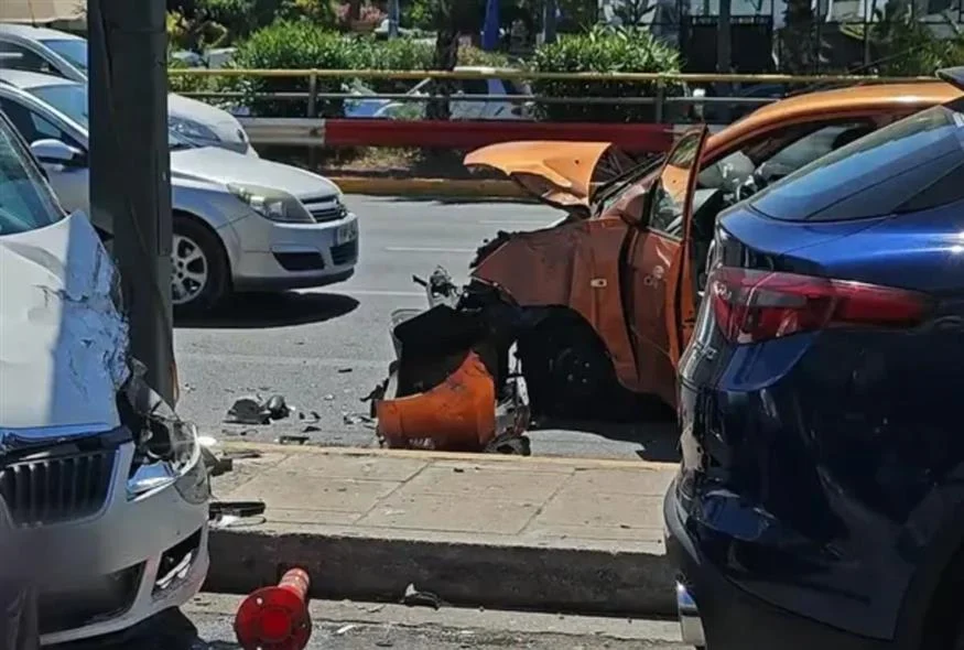 «ΧΑΜΟΣ» στη Συγγρού – Τετραπλό τροχαίο με σοβαρές ζημιές