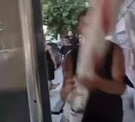 Είδε «ΕΦΙΑΛΤΗ» στην Αθήνα – Η αστυνομία πέρασε χειροπέδες στον ξυλοκοπημένο τουρίστα (ΒΙΝΤΕΟ)