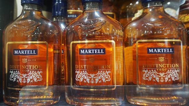 Η Κίνα θα επιβάλει «δασμούς έως 35%» στο κονιάκ της ΕΕ