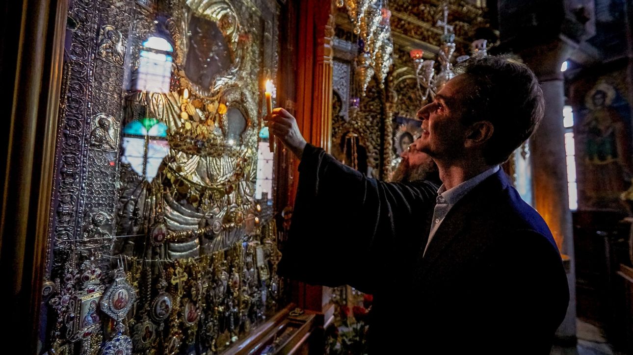 Οι μοναχοί γύρισαν την πλάτη στον Μητσοτάκη – Το Άγιον Όρος δεν ξεχνά…!