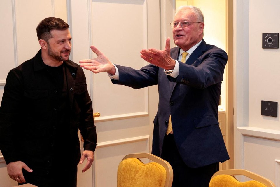Ο Ζελένσκι και ο Κέλογκ συζητούν για την «αεράμυνα» και τις «αγορές όπλων» στο Κίεβο