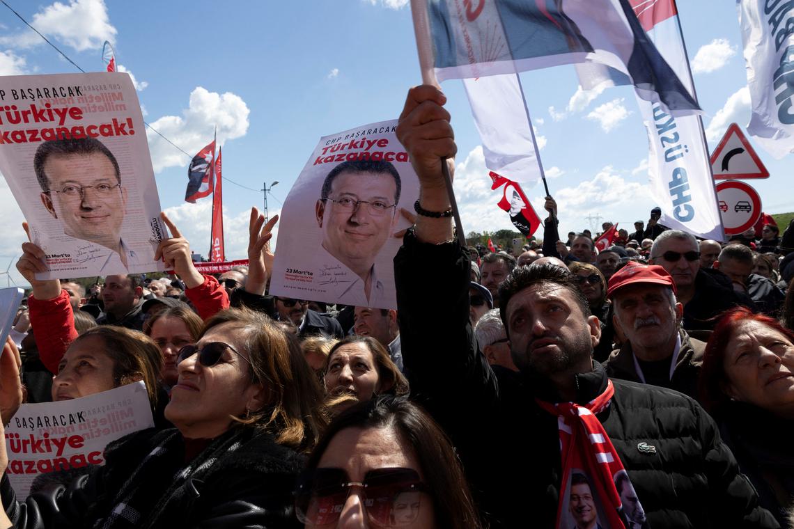 Η Τουρκία συλλαμβάνει «εκατοντάδες αντιπάλους» του Ερντογάν