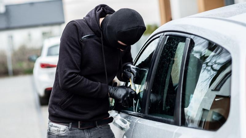 ΔΙΑΡΡΗΞΗ σε όχημα εισαγγελέως – Έκλεψαν «ΔΙΚΟΓΡΑΦΙΕΣ»!