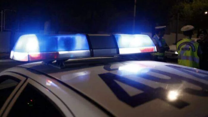 Ρομά εμβόλισαν περιπολικό και το ‘βαλαν στα πόδια!