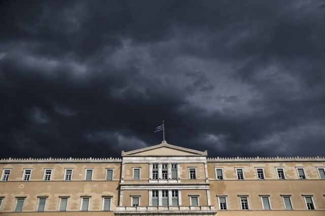 ΝΔ-ΠΑΣΟΚ: Τσακώνονται δημόσια, συνεννοούνται κρυφά – Το παρασκήνιο βρωμάει από τώρα