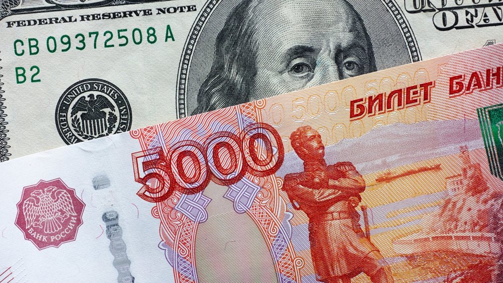 Υποχωρεί το ρούβλι έναντι δολαρίου και γουάν