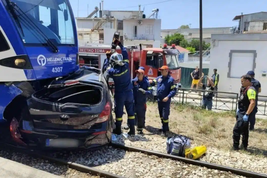 [ΕΚΤΑΚΤΟ] Συγκρούστηκε συρμός του Προαστιακού με ΙΧ