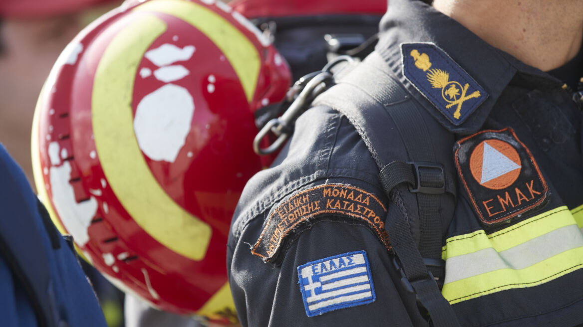 Εύβοια: Αυτοκίνητο με 2 επιβάτες έπεσε σε γκρεμό!