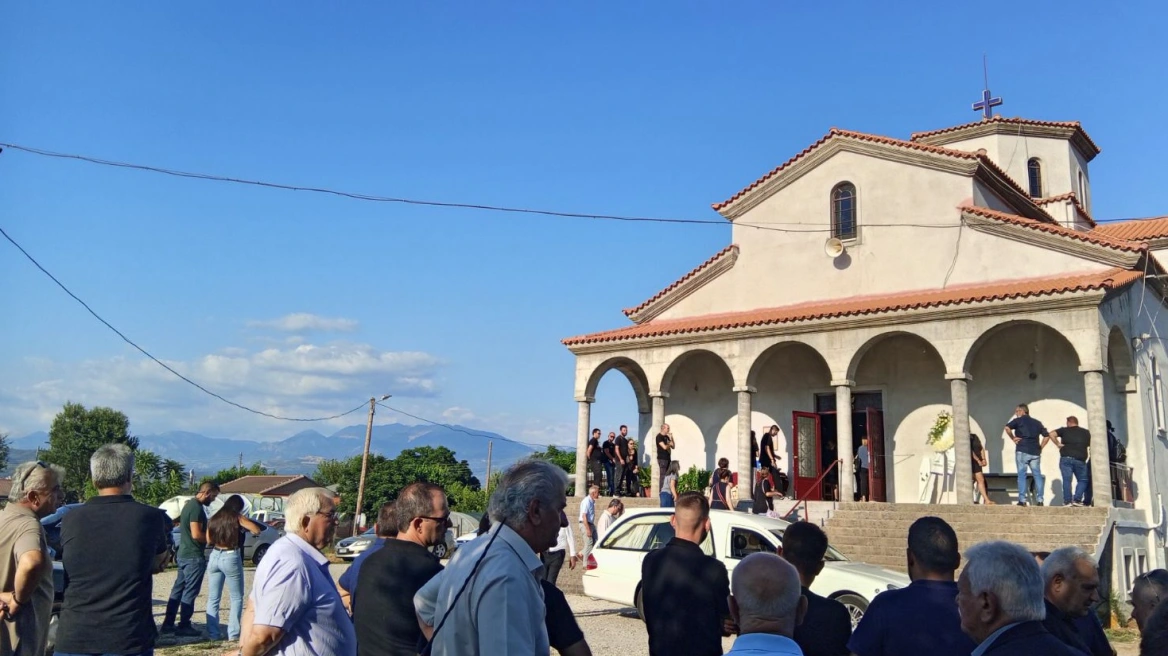 Με δάκρυα η κηδεία της μικρής Αλεξάνδρας
