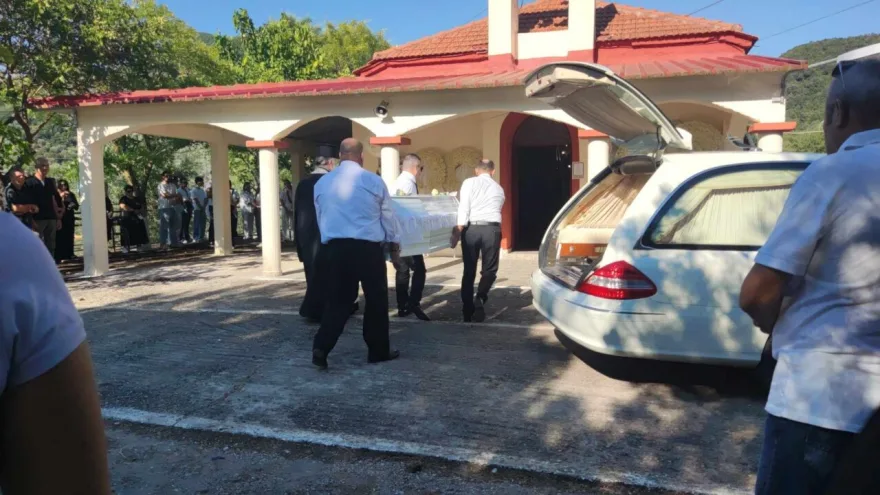 Μαρτυρικός θάνατος για 21χρονο οδηγό – Το Αγρίνιο αποχαιρέτησε τον Θανάση
