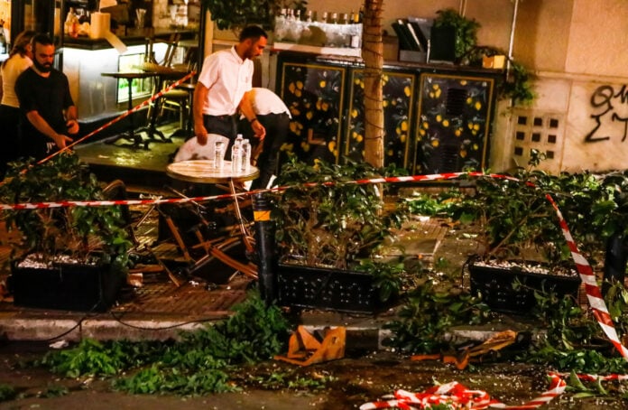 Ατύχημα στο Κολωνάκι: «Τρομακτικές» μαρτυρίες – «Αν έφτανα δύο δευτερόλεπτα μετά δεν θα ζούσα»