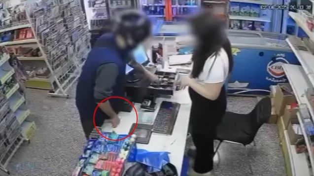 «Μας κλέβουν ξανά και ξανά» – Ληστείες με όπλα και κεφαλοκλειδώματα από Άνω Λιόσια μέχρι Νέα Σμύρνη