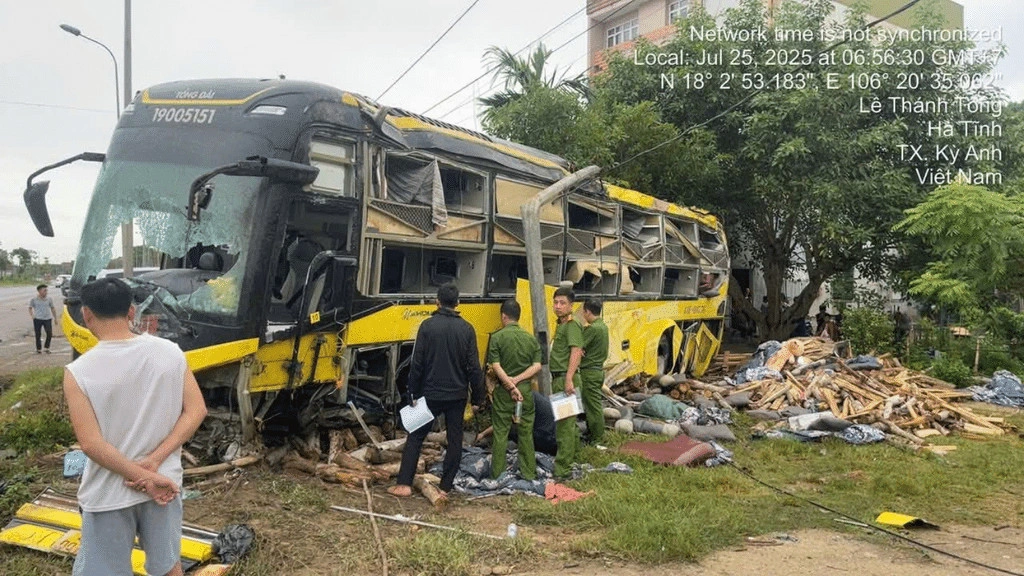 «ΤΡΑΓΩΔΙΑ» στο Βιετνάμ: 10 νεκροί σε τροχαίο με λεωφορείο – 2 παιδιά ανάμεσα τους!
