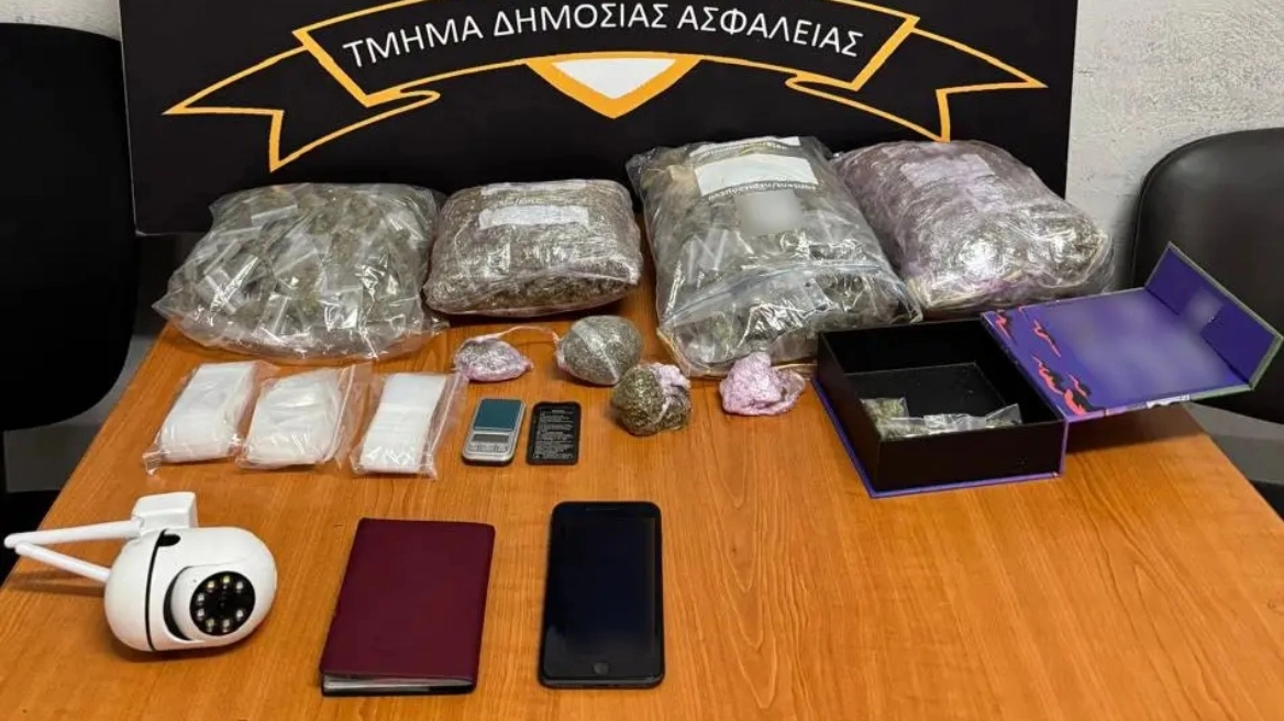 «Φυτεία» στο διαμέρισμα 19χρονου – Έστησε δίκτυο διακίνησης κάνναβης στο κέντρο της Αθήνας