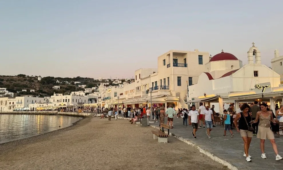 «Μειωμένη» η τουριστική κίνηση στη Μύκονο – Τι κρύβεται πίσω από αυτό;