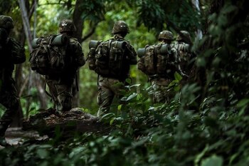 Παραστρατιωτικός χαμός στην Κολομβία – Νεκροί από αεροπορικές επιδρομές [ΒΙΝΤΕΟ]
